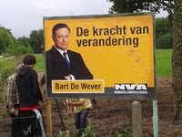 Tweede bord in Lutselus tov zaal voorbij het brugje