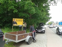 Vijfde bord tegenover Mabo (kruispunt Grendelbaan) . Her vierde bord hangt aan D